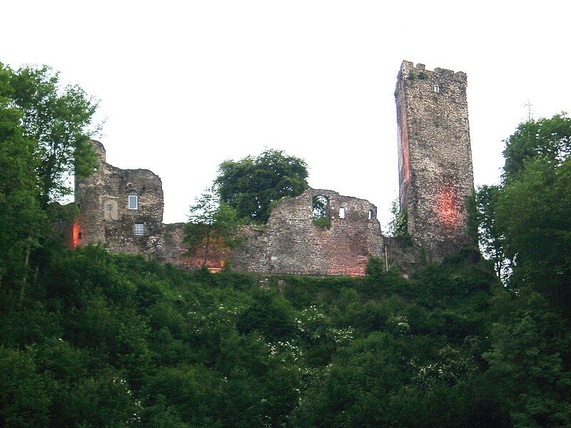 File:Grenzau Burg.jpg