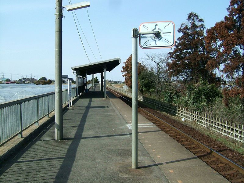 File:Kashima-seaside-railway-Kashima-nada-station-platform.jpg