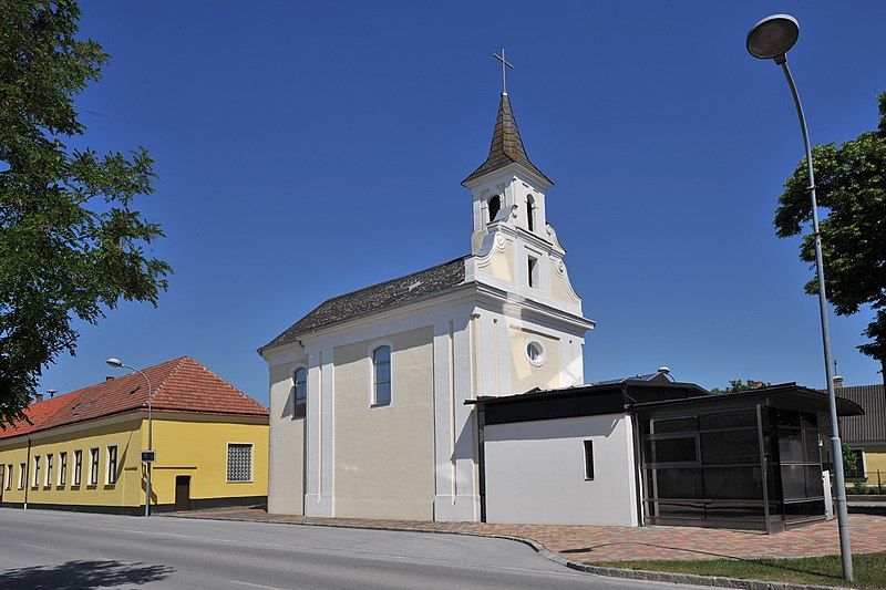 File:Kirche Schönfeld.jpg