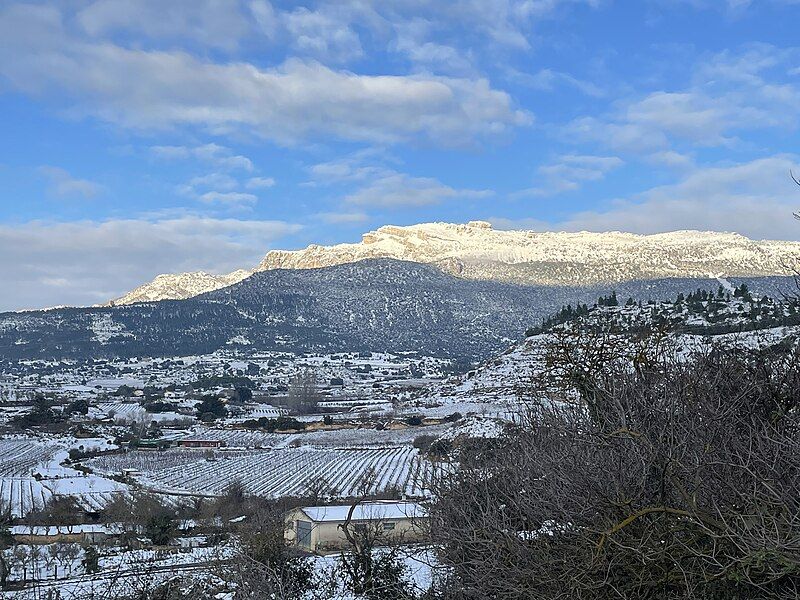 File:Mount Toloño.jpg