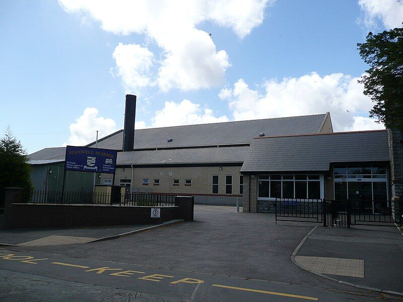 File:Stanwell School extension.JPG