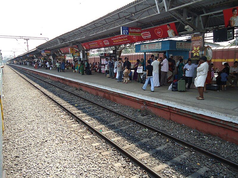 File:Thrissur railway staion3.JPG