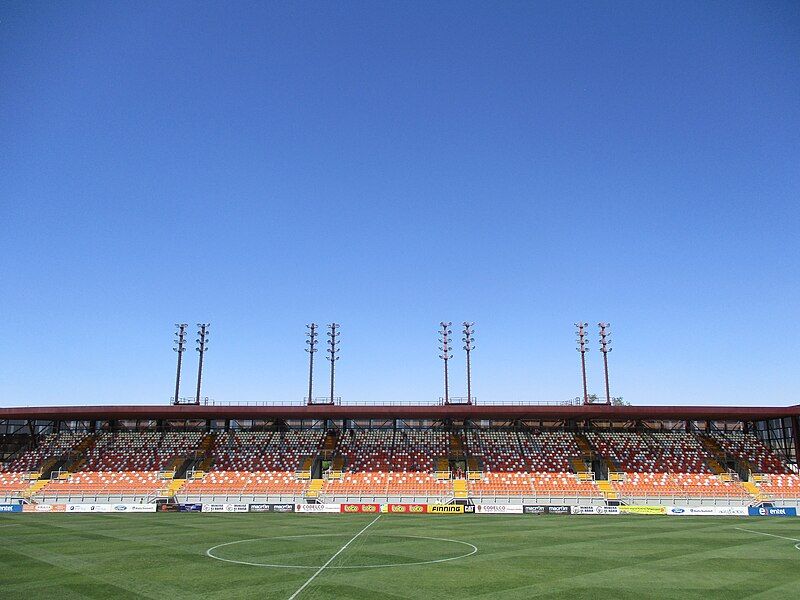 File:Zorrosdeldesiertostadium3.jpg