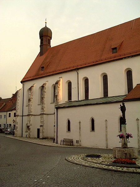 File:Abensberg Klosterkirche.jpg