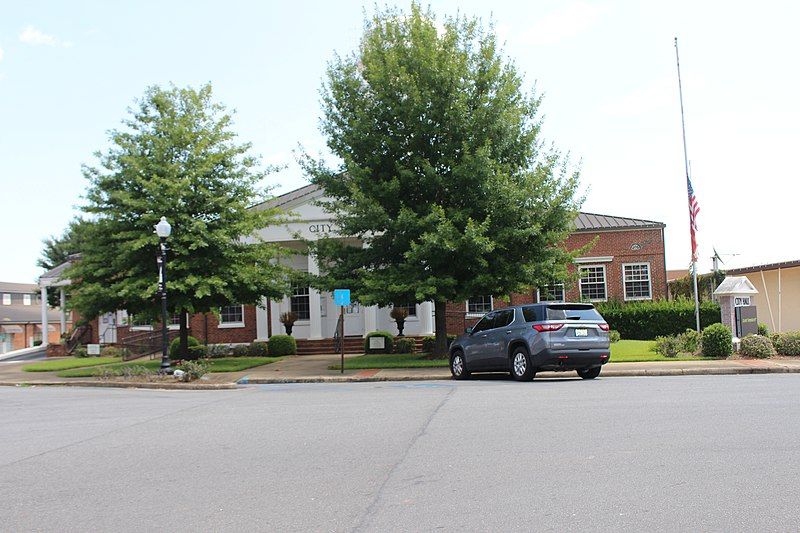 File:Blakely City Hall.jpg