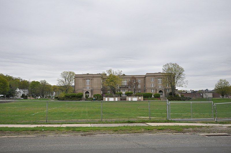 File:BristolCT MemorialSchool1.jpg