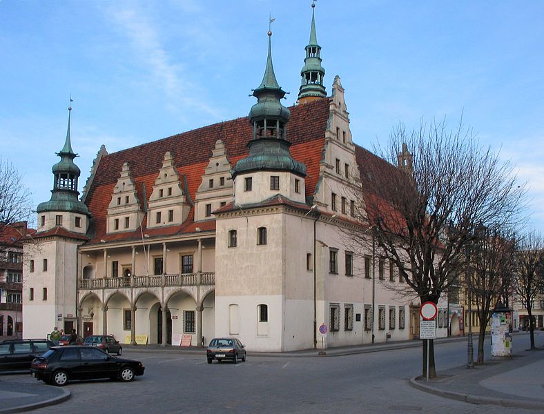 File:Brzeg-ratusz.jpg