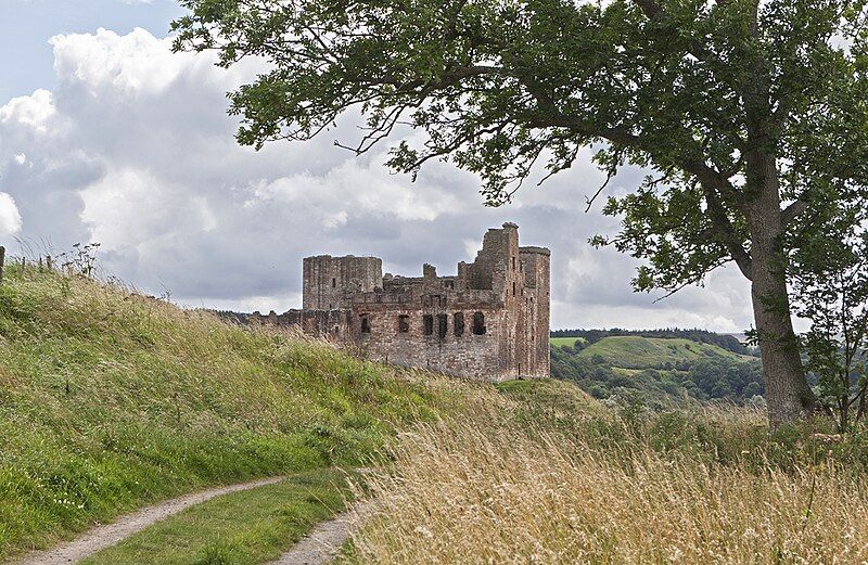 File:Crichton-castle-2011-2.jpg