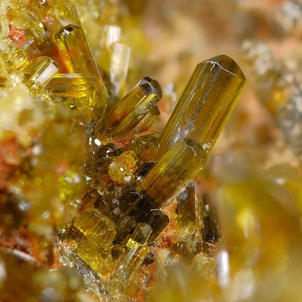 File:Epidote crystals.jpg