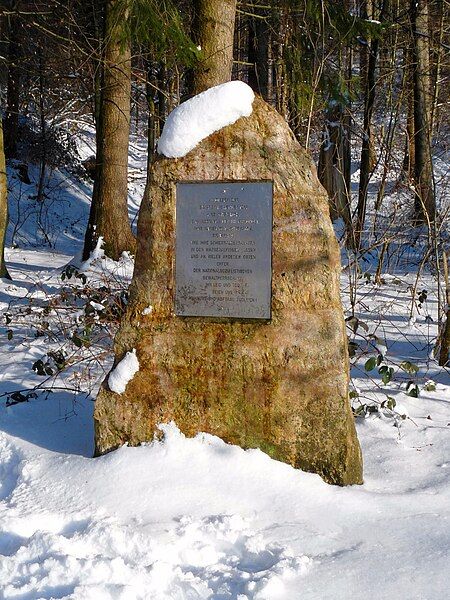 File:Gedenkstein Schillerlinde Wasseralfingen.jpg