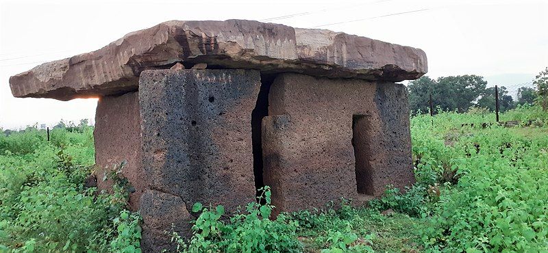 File:Hirapur Dolmen.jpg