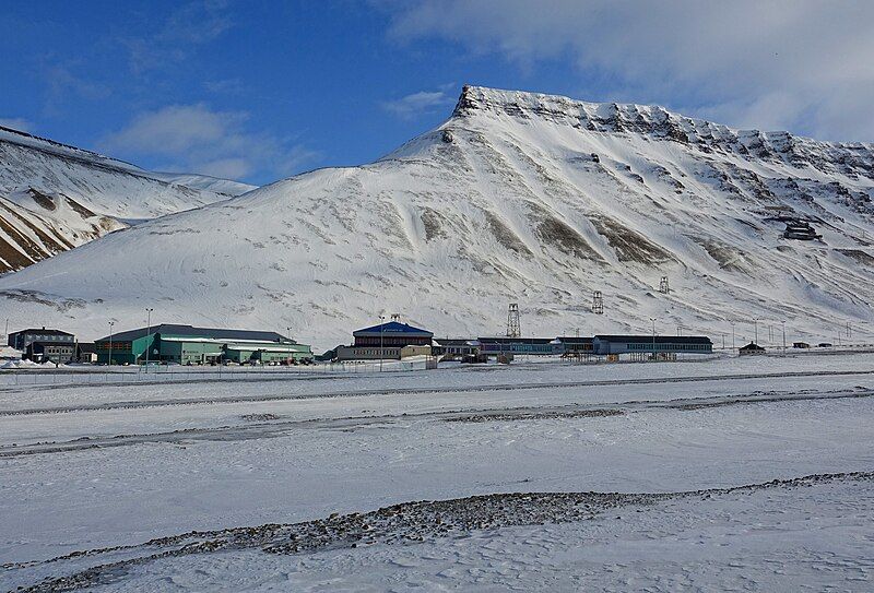 File:Longyearbyen-Skole-2022.jpg