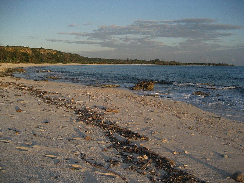 File:Playa Mujeres.jpg