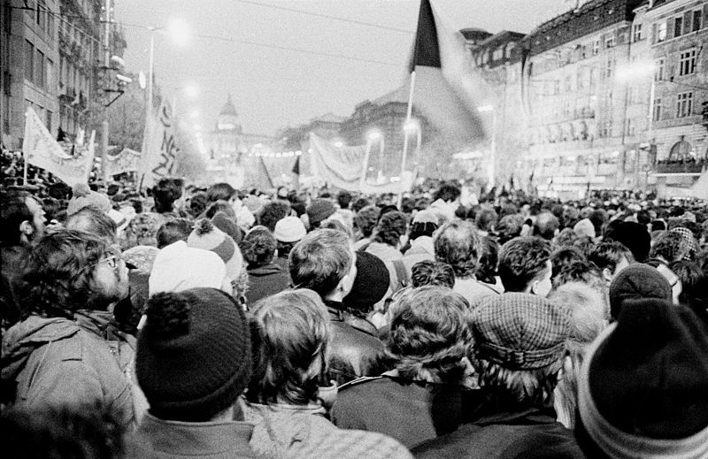 File:Praha 19891122-419-02.jpg