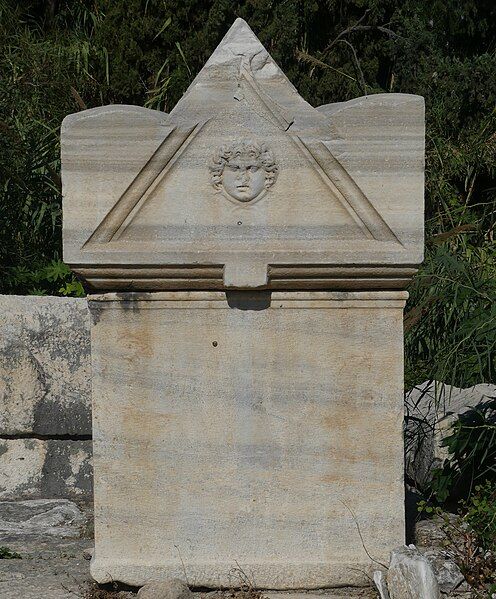 File:SarcophagusWithFaceRelief RomanNecropolis-AlBass-Tyre-Lebanon RomanDeckert20112019.jpg