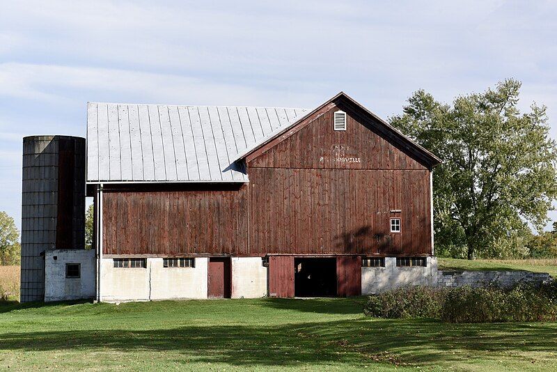 File:Somerville Barn.jpg