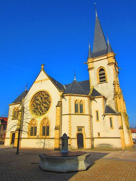 File:Temple Courcelles Chaussy.JPG