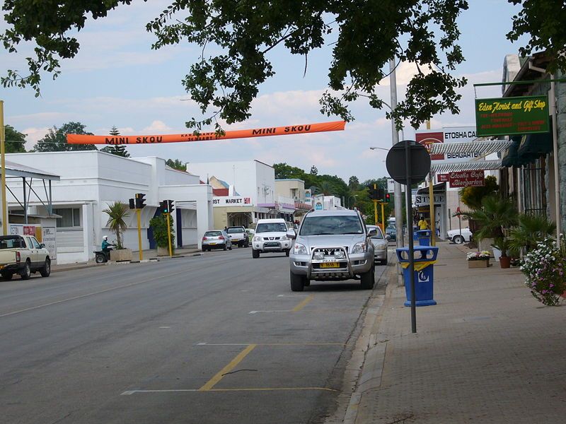 File:Tsumeb-Main Road.JPG