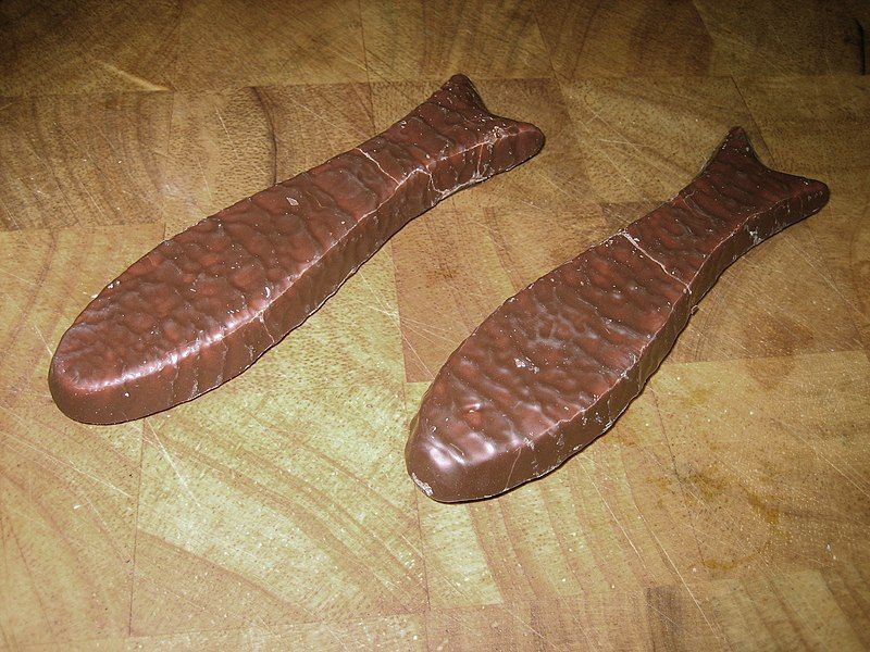 File:Twochocolatefish.JPG