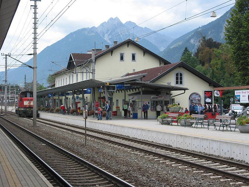 File:BahnhofJenbach.jpg