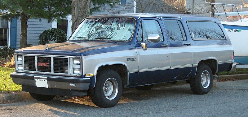 File:GMC-Suburban.jpg