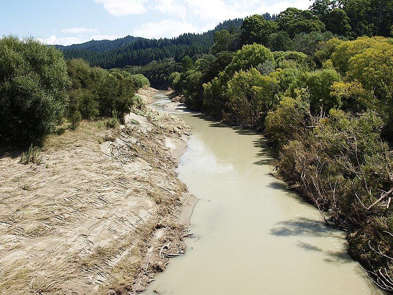 File:Hikuwai River.jpg