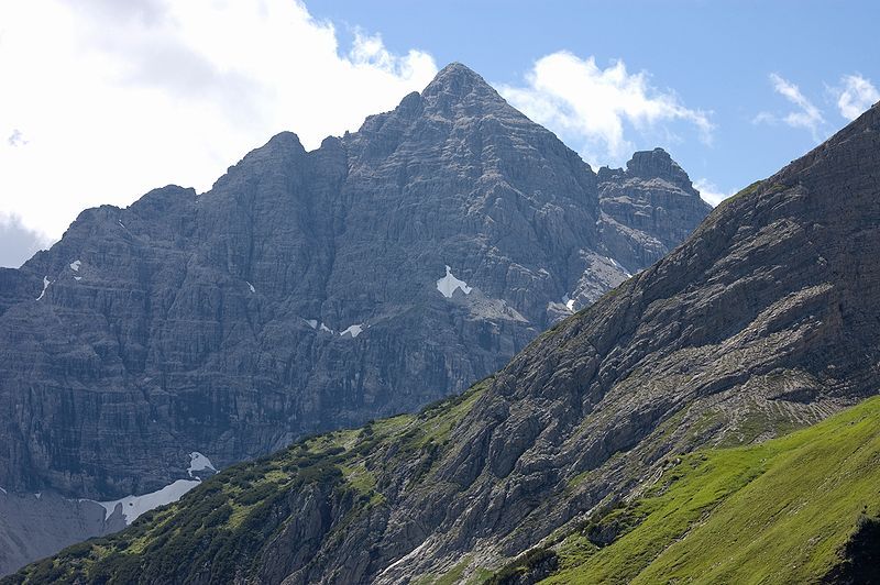 File:Hochvogel vom jubilaeumsweg.jpg