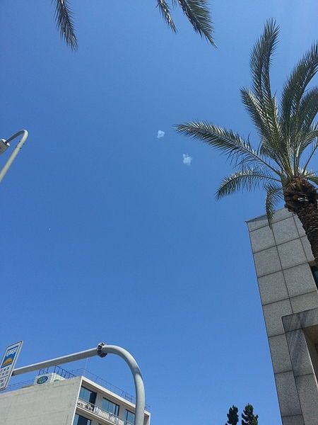 File:IronDome-intercepted-rockets-over-Tel-Aviv-2014-07-24.jpg