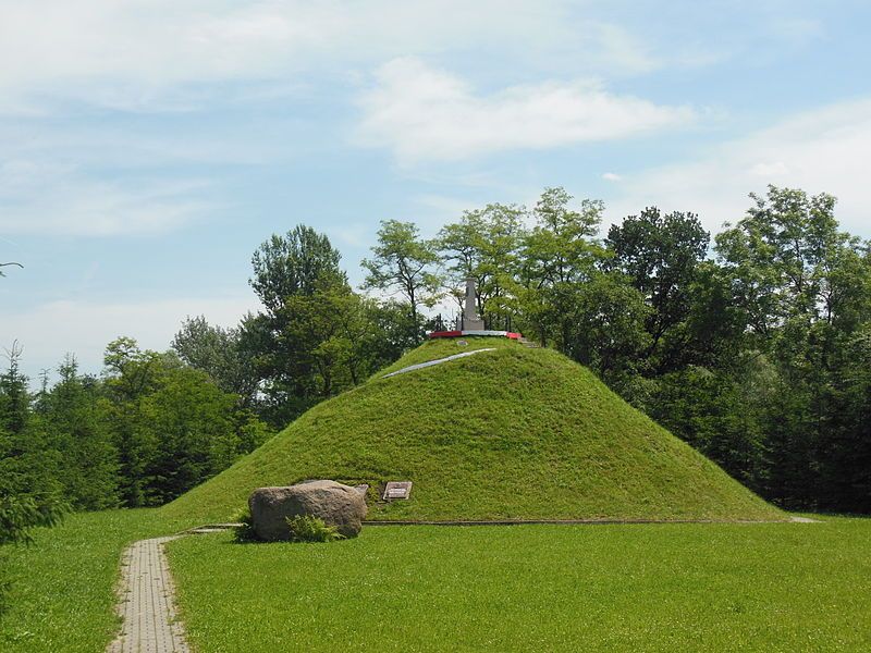 File:KopiecGenDąbrowskiego-POL, Pierzchów.jpg