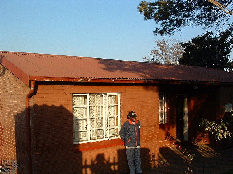 File:Mandela House, Soweto.JPG