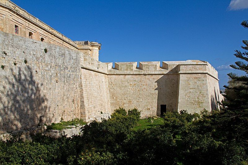 File:Mdina Walls (6809679662).jpg