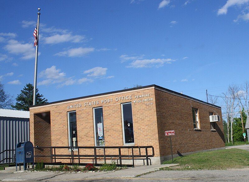 File:PembineWisconsinPostOfficeUS141.jpg