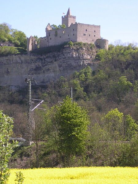 File:Rudelsburg von unten.JPG