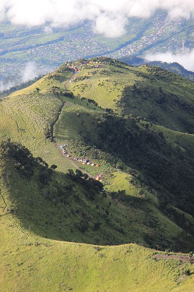 File:Sabana merbabu Indonesia.jpg