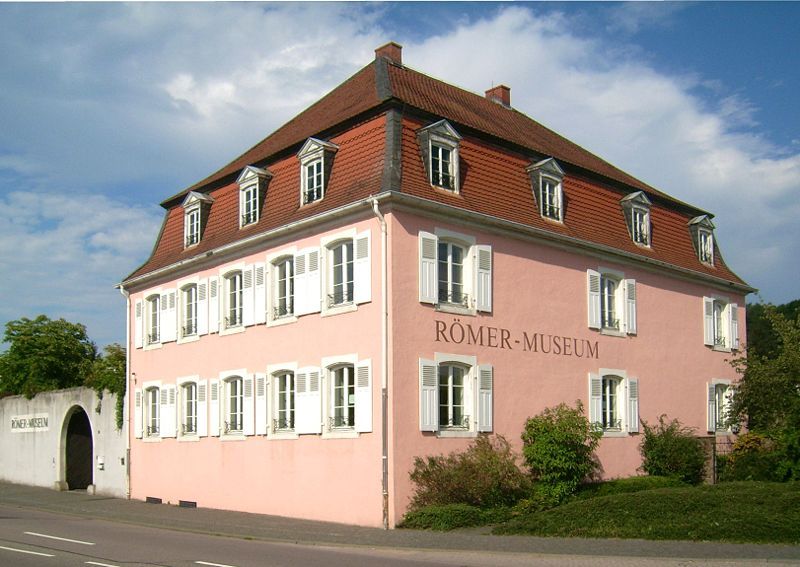 File:Schwarzenacker Edelhaus.jpg