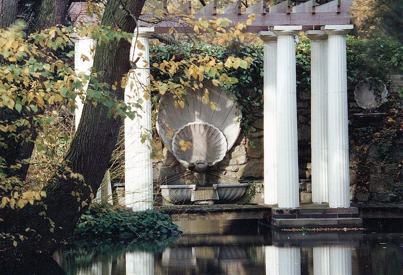 File:Shell Fountain 1.jpg