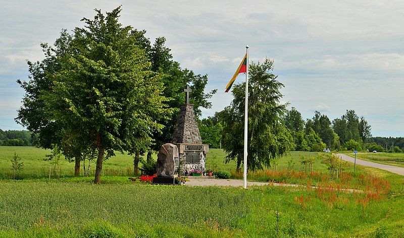 File:Slikių memorialas.JPG