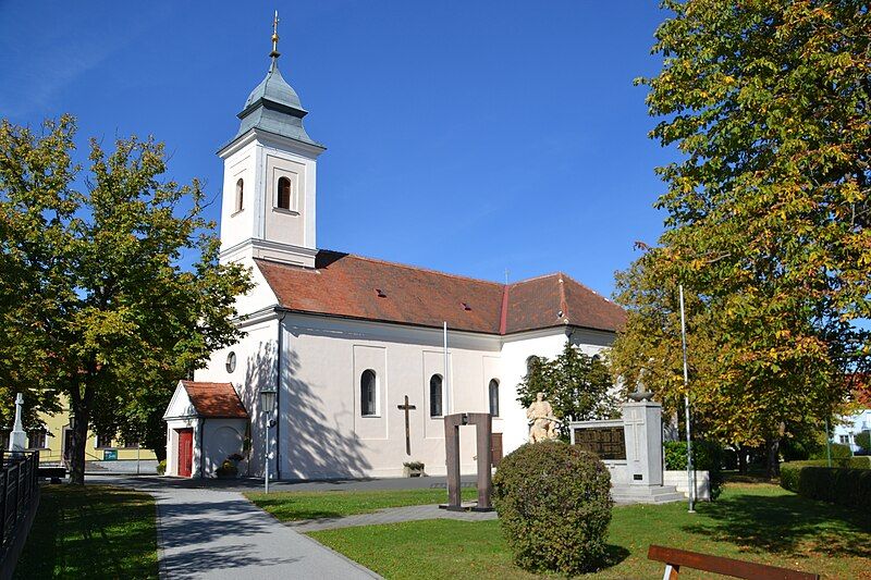 File:Stinatzer-Kirche.jpg