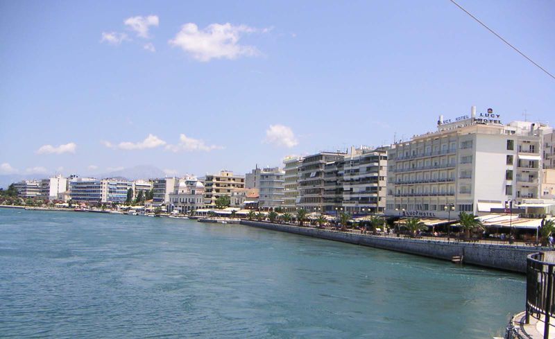 File:Strandpromenade Chalkida.jpg