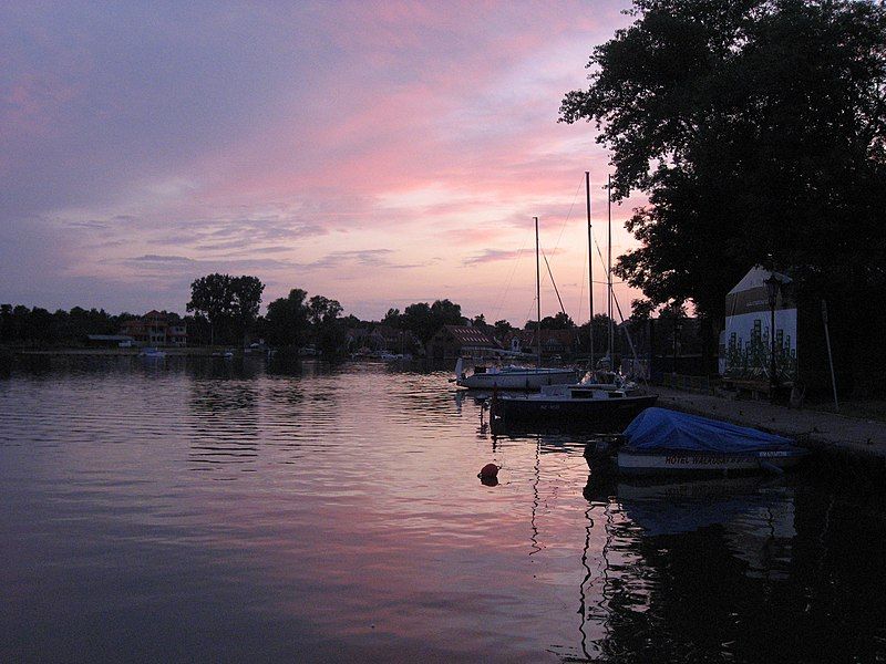 File:Sunset in Mikołajki.jpg