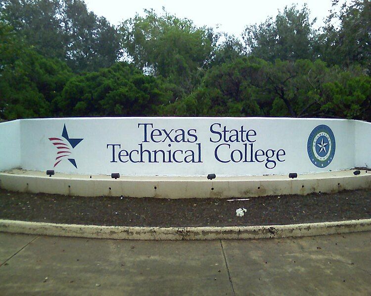 File:TSTC, Harlingen entrance.jpg