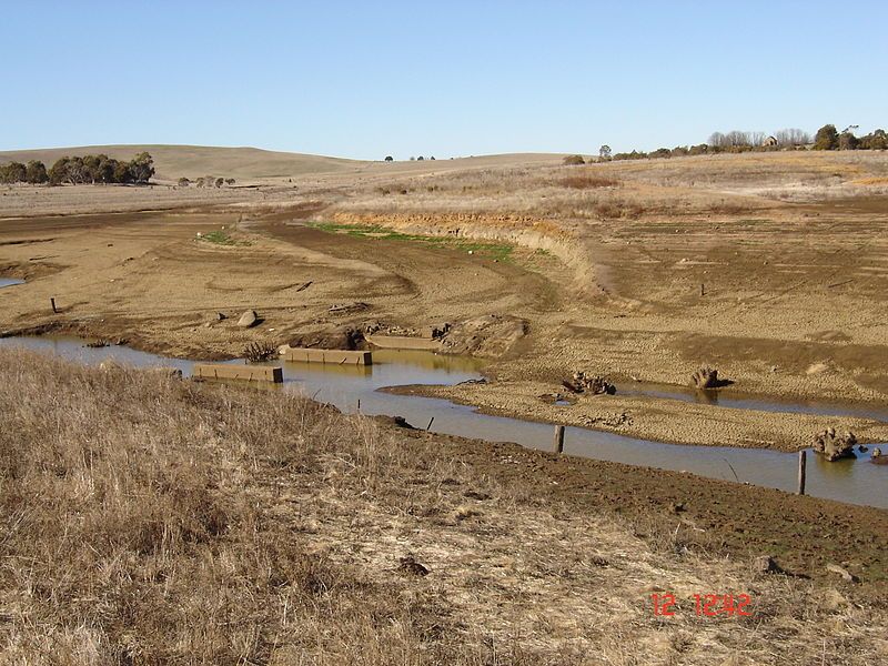 File:Uncovered Pejar Dam.jpg