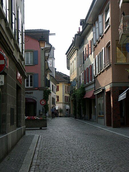 File:Vieux bourg Lutry.jpg