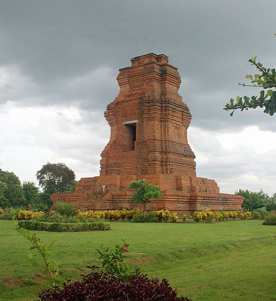 File:Brahu Temple Trowulan.jpg