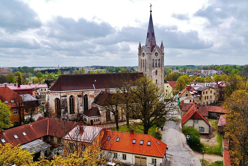 File:Cesis Kirche 2.JPG