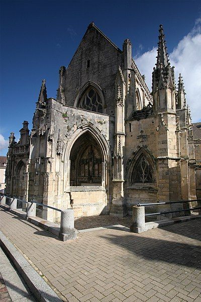 File:Eglise-trinite-falaise,calvados.jpg