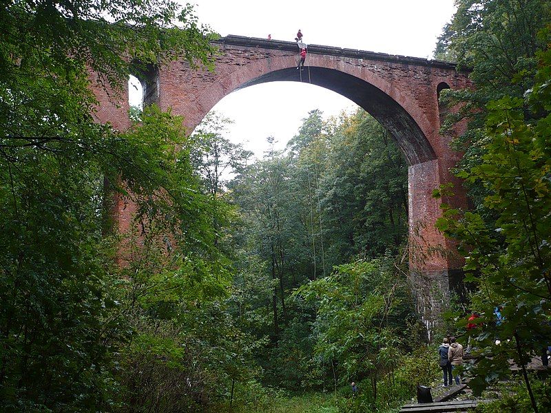 File:Eulengebrigsbahn bridge abseiling.jpg