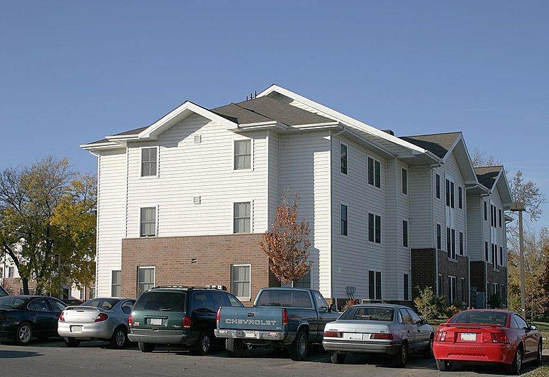 File:Frederiksen Court building.jpg