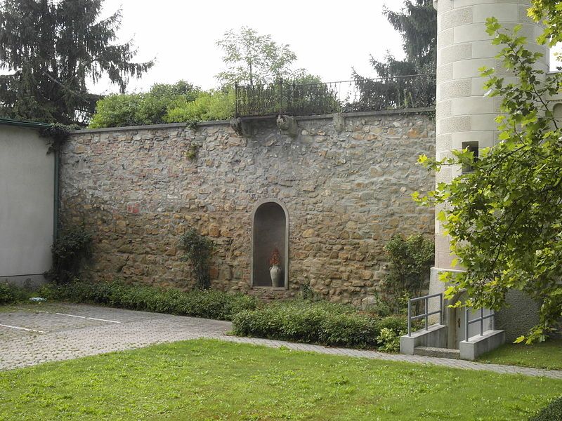 File:Korneuburg-Stadtmauerabschnitt WienerRing.jpg