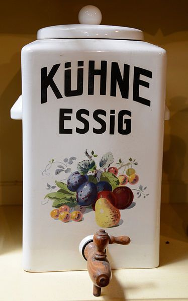 File:Kuehne Essiggefaess.jpg